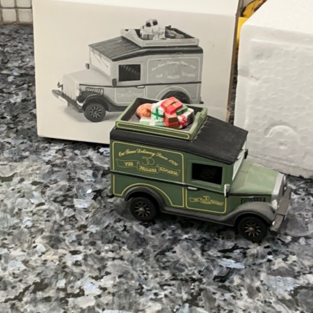 Department 56, Village Express Van